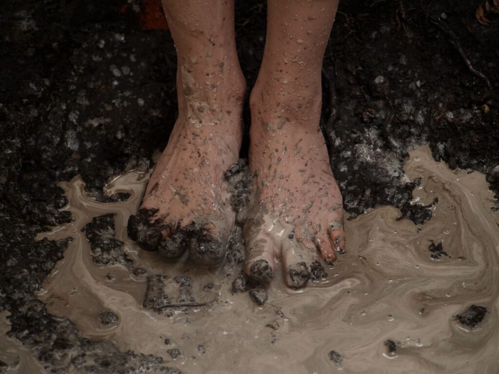 Obra de Arte performance Tierra en mi. Autor Artista Plastica Bogotana Linda Carolina Rocha.